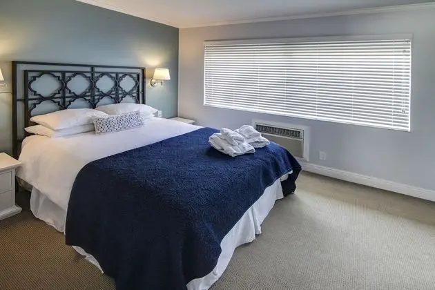 One Bedroom Studio, Queen Suite