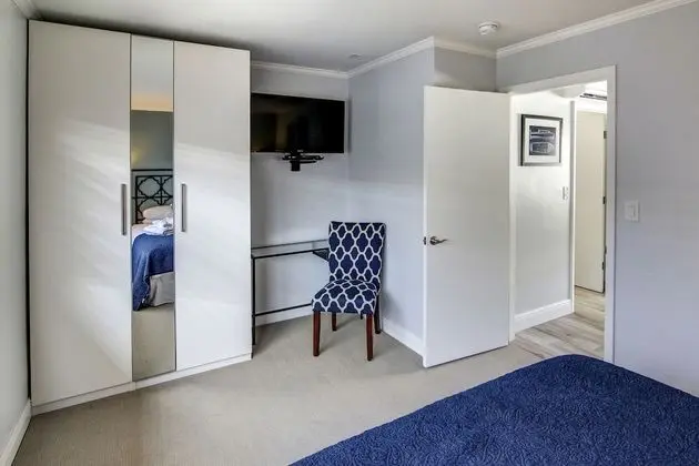 One Bedroom Studio, Queen Suite