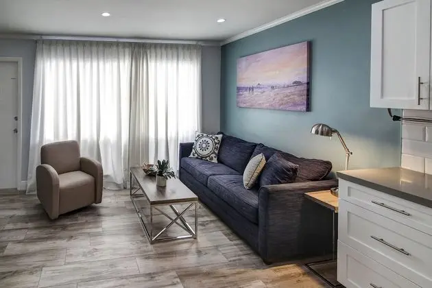 One Bedroom Studio, Queen Suite
