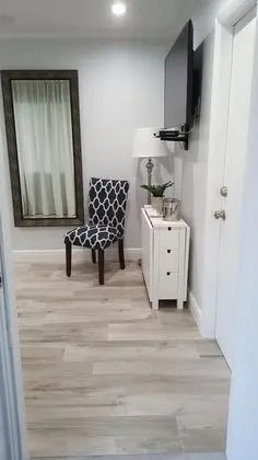 One Bedroom Studio, Queen Suite