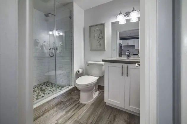 One Bedroom Studio, Queen Suite