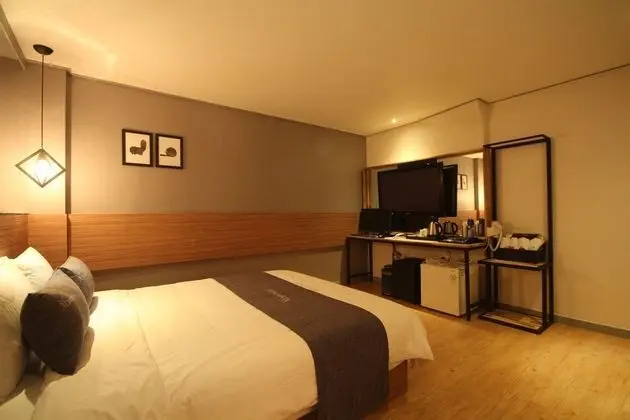 Deluxe Tek Büyük Yataklı Oda