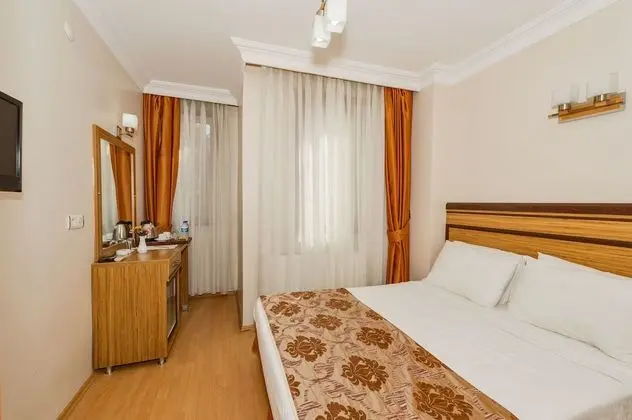 Tek Büyük Yataklı Oda
