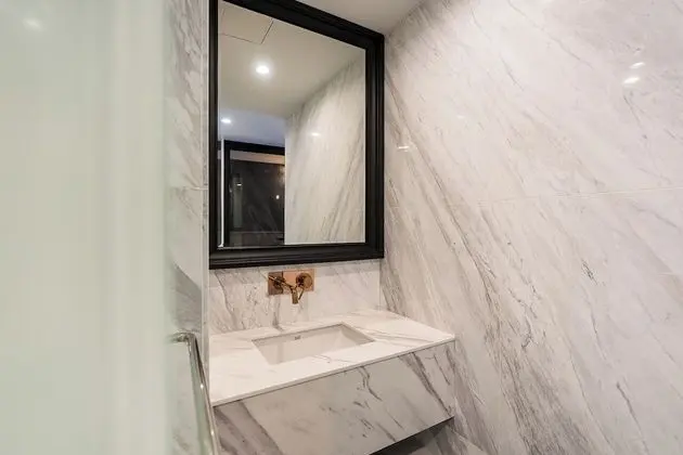 Premium Tek Büyük Yataklı Oda