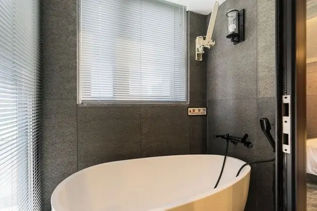 Premium Tek Büyük Yataklı Oda
