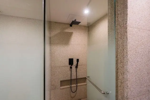 Premium Tek Büyük Yataklı Oda