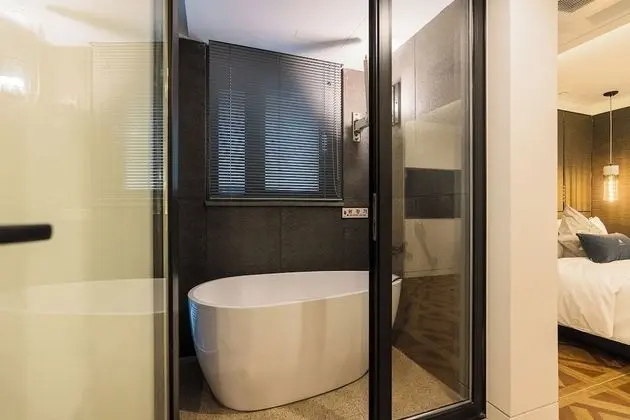 Premium Tek Büyük Yataklı Oda