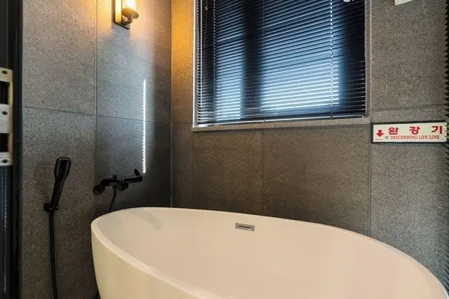 Premium Tek Büyük Yataklı Oda