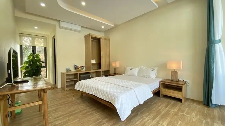 Deluxe Tek Büyük Yataklı Oda, Havuz Manzaralı