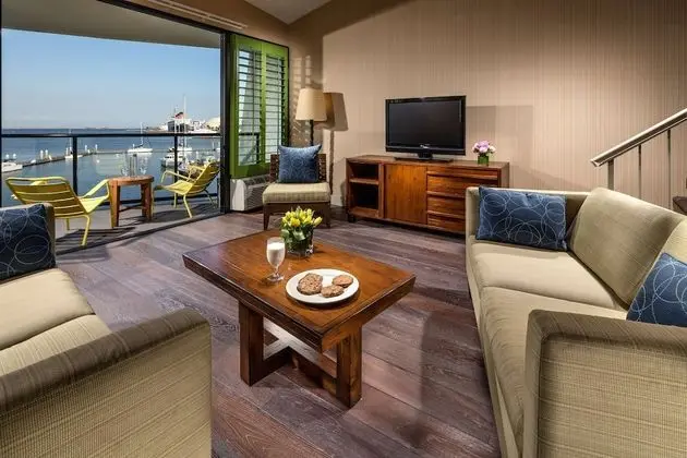 Çatı Katı (Loft), 1 En Büyük (King) Boy Yatak, Sigara İçilmez, Manzaralı