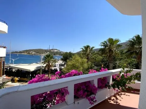 Triple, Deniz Manzaralı, Balkonlu