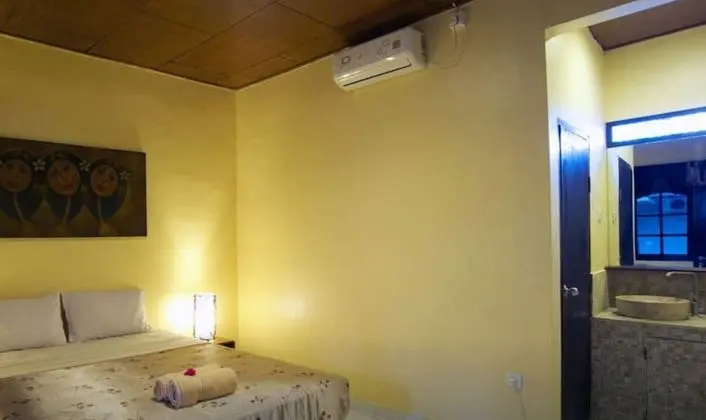 Comfort Bungalow with Queen Bed and Garden View