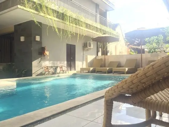 Private Two Bedroom Villa with 3 Queen Beds and Kitchen