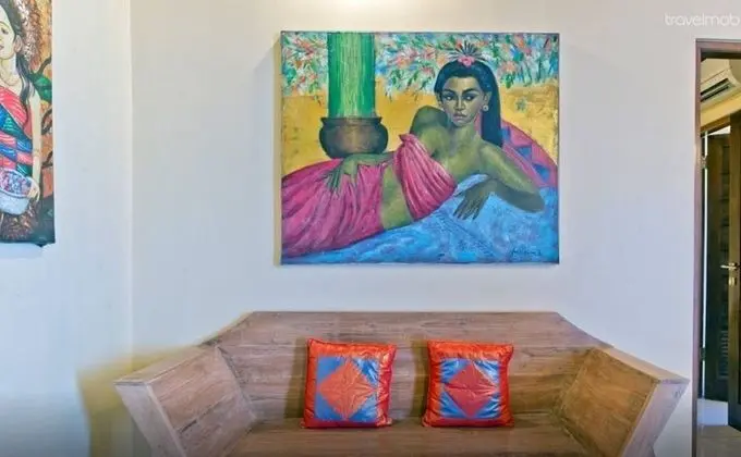 Private Two Bedroom Villa with 3 Queen Beds and Kitchen