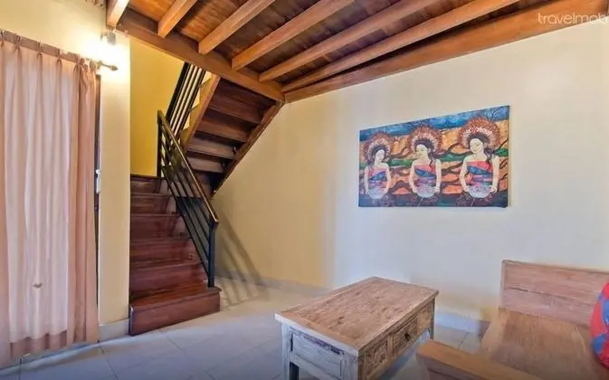 Private Two Bedroom Villa with 3 Queen Beds and Kitchen