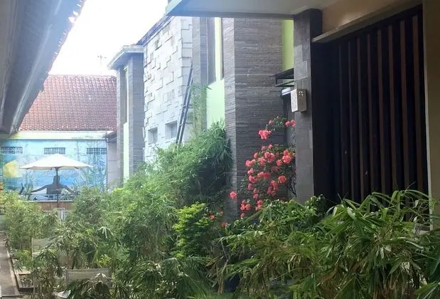 Private Two Bedroom Villa with 3 Queen Beds and Kitchen