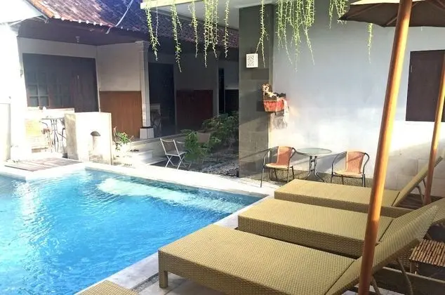 Private Two Bedroom Villa with 3 Queen Beds and Kitchen