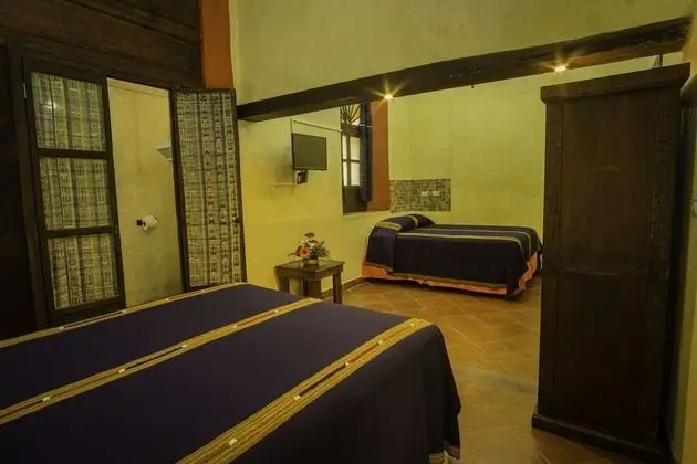 Traditional Üç Kişilik Oda