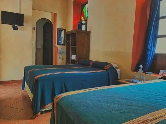 Traditional Üç Kişilik Oda