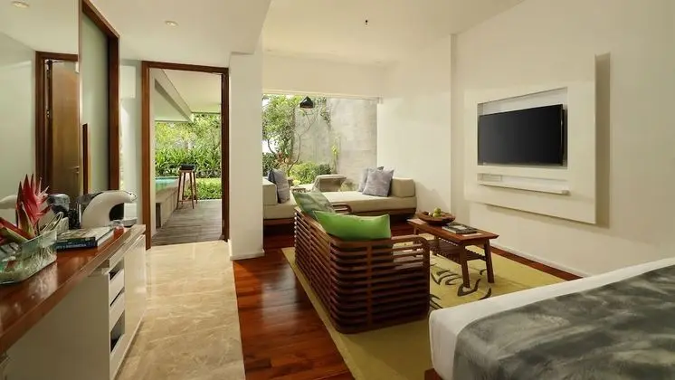 Heavenly Pool Suite King