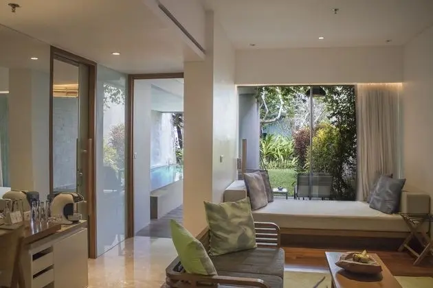 Heavenly Pool Suite King