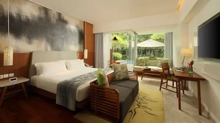 Wonderful Pool Access - 1 King Bed