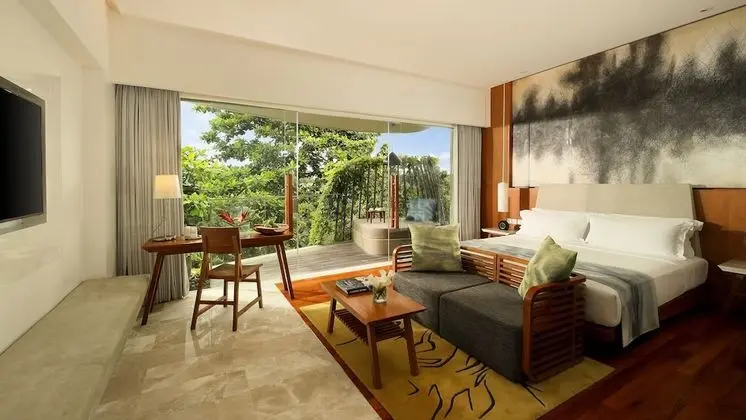 Wonderful Pool Access - 1 King Bed