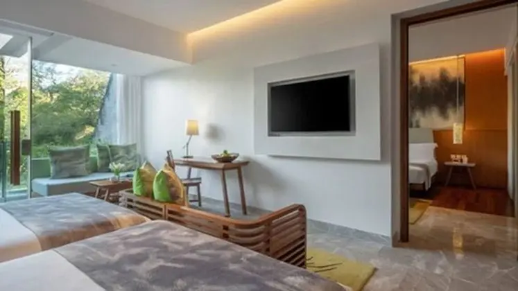 Wonderful Pool Access - 2 Double Beds
