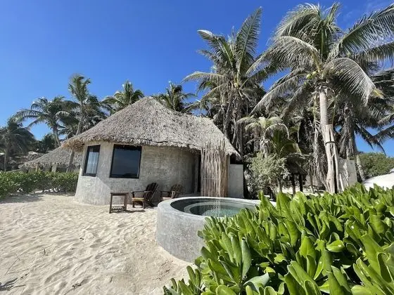 Oceanfront King Bed Minipool