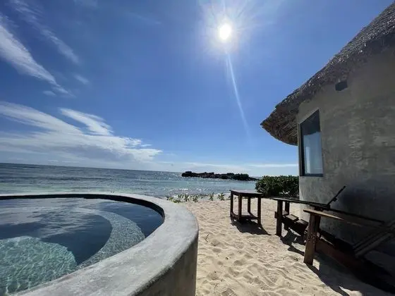 Oceanfront King Bed Minipool