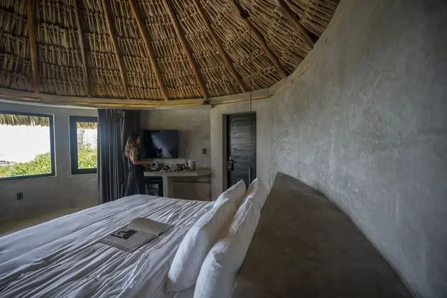 Oceanfront King Bed Minipool