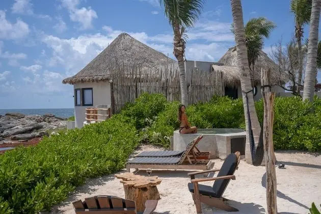 Oceanfront King Bed Minipool