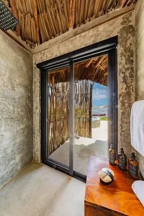 Oceanfront King Bed Minipool