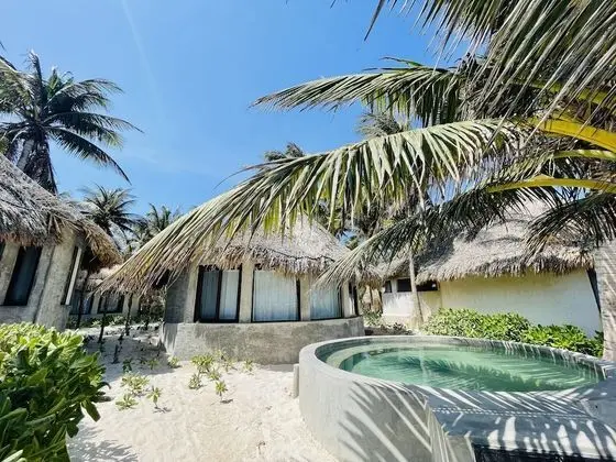 Oceanfront King Bed Minipool