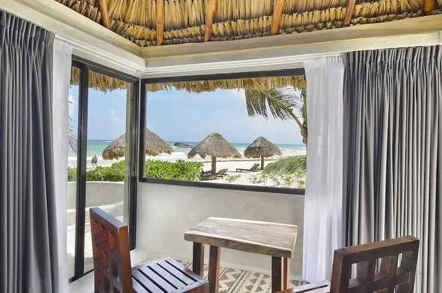 Suite Oceanfront Two Double Beds