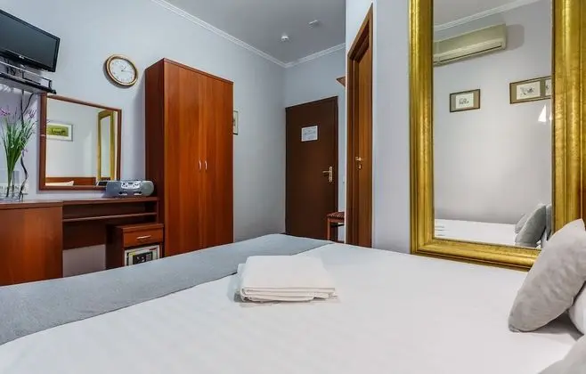 Standard Tek Büyük Yataklı Oda