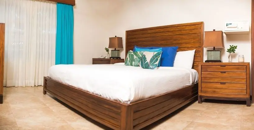 One Bedroom Tropical Garden Pool Side