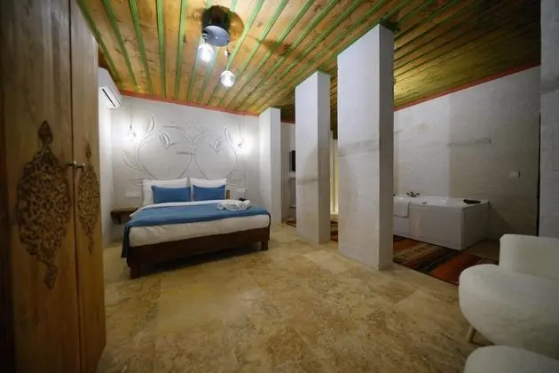 King Suite, Bahçe veya Sokak Manzaralı, Jakuzili ve Balkonlu