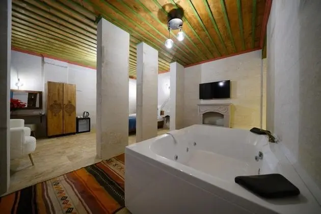 King Suite, Bahçe veya Sokak Manzaralı, Jakuzili ve Balkonlu