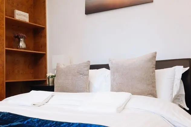 Comfort Tek Büyük Yataklı Oda, 1 Çift Kişilik Yatak, Balkon (Shared Bathroom)