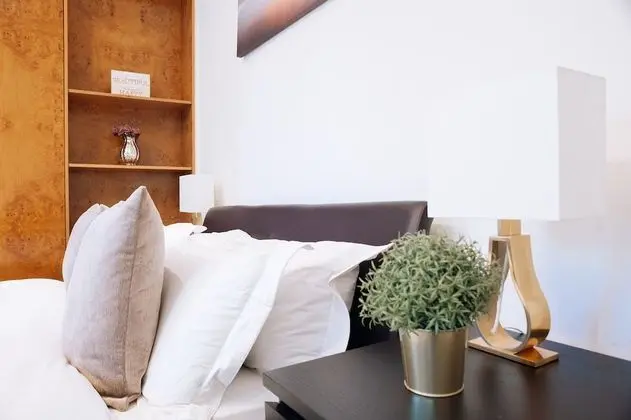Comfort Tek Büyük Yataklı Oda, 1 Çift Kişilik Yatak, Balkon (Shared Bathroom)