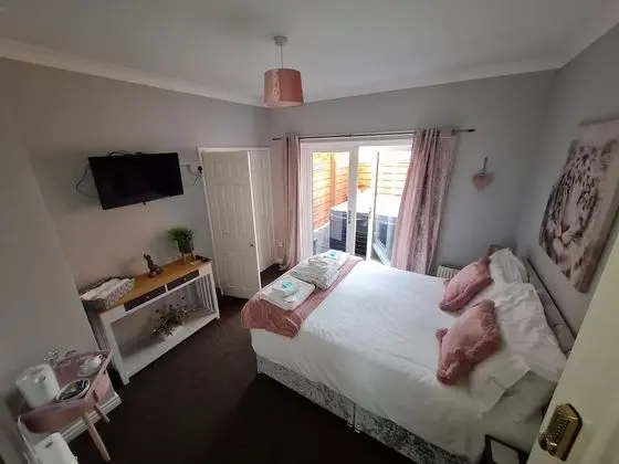 Tek Büyük Yataklı Oda, Banyolu/Duşlu ( Private hot tub  ROOM 4)