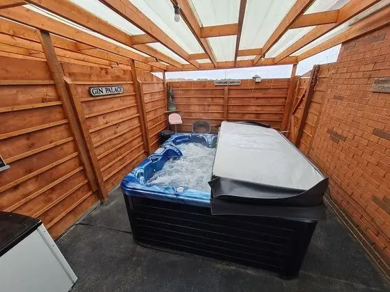 Tek Büyük Yataklı Oda, Banyolu/Duşlu ( Private hot tub  ROOM 4)