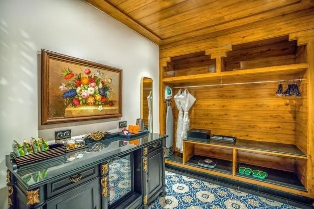 Mountain View Room