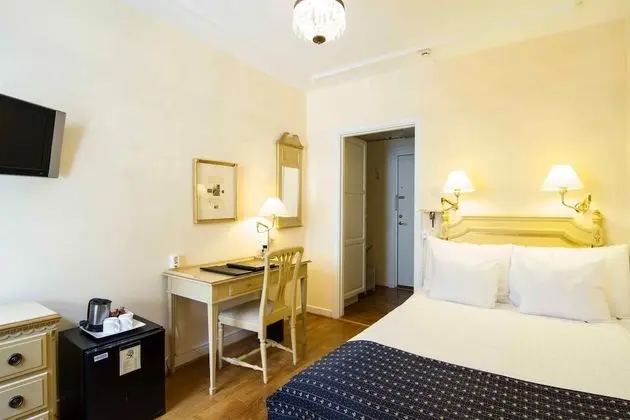 Small double, 140cm bed