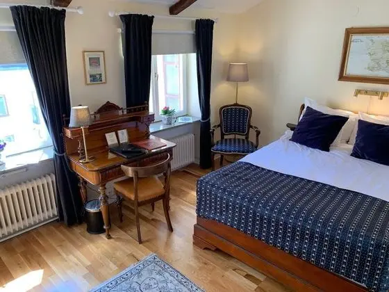Small double, 140cm bed