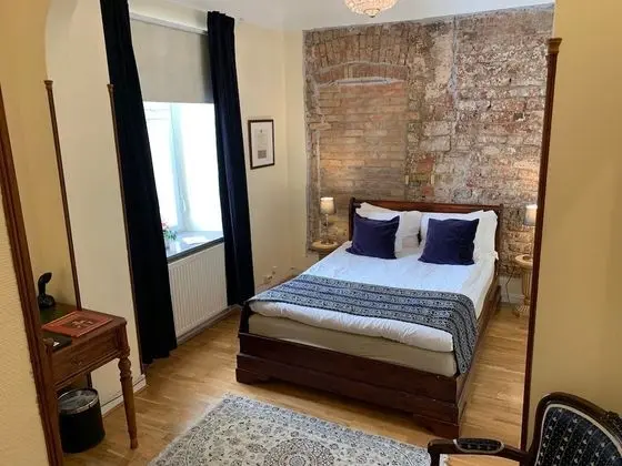 Small double, 140cm bed