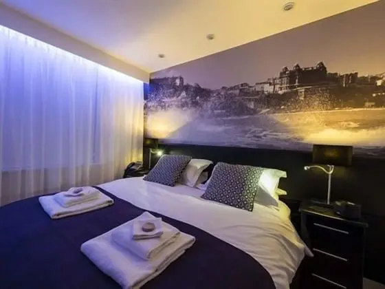 Tek Büyük veya İki Ayrı Yataklı Oda, Banyolu/Duşlu (with Shower)