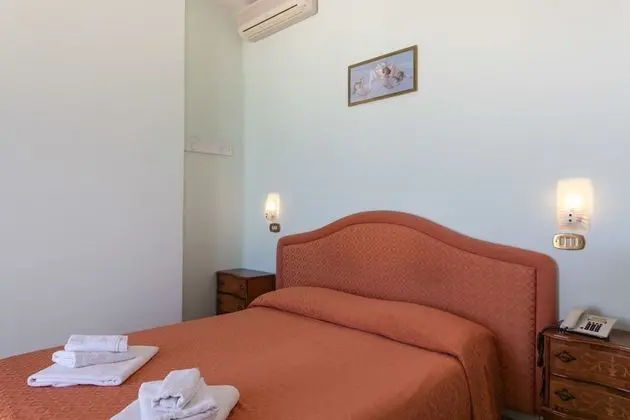 Tek Büyük veya İki Ayrı Yataklı Oda, Kısmi Deniz Manzaralı