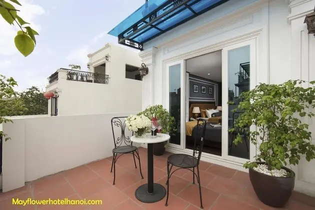 Junior Süit, Balkon